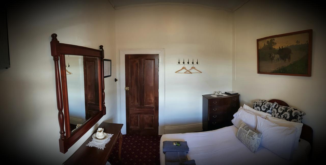The Corner Hotel Александра Екстериор снимка